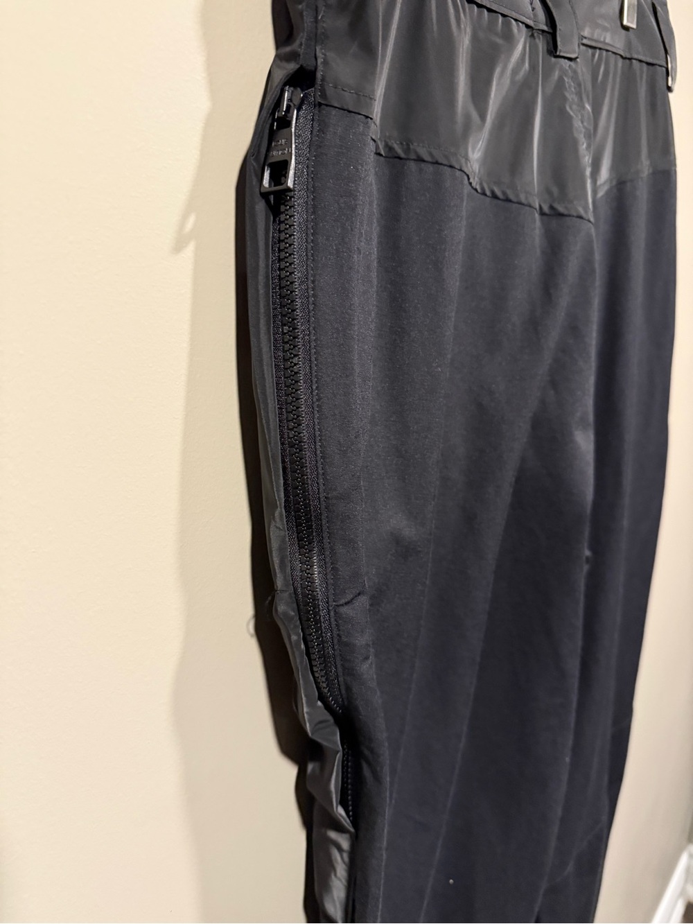 Louis Vuitton Utility tech Cargo Trousers with Logo Patch and front zip pockets image 6
